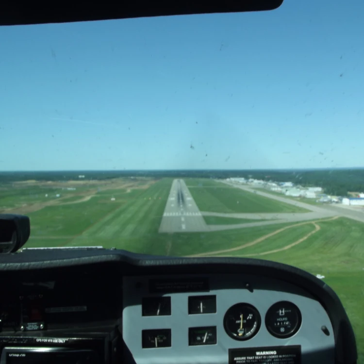 Cessna landing during a discovery flight.  Flickr Jason Woodhead